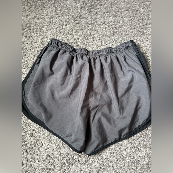 Women’s NIKE Swoosh Dri-Fit Active Running Workout Short Size 1X - Picture 8 of 9